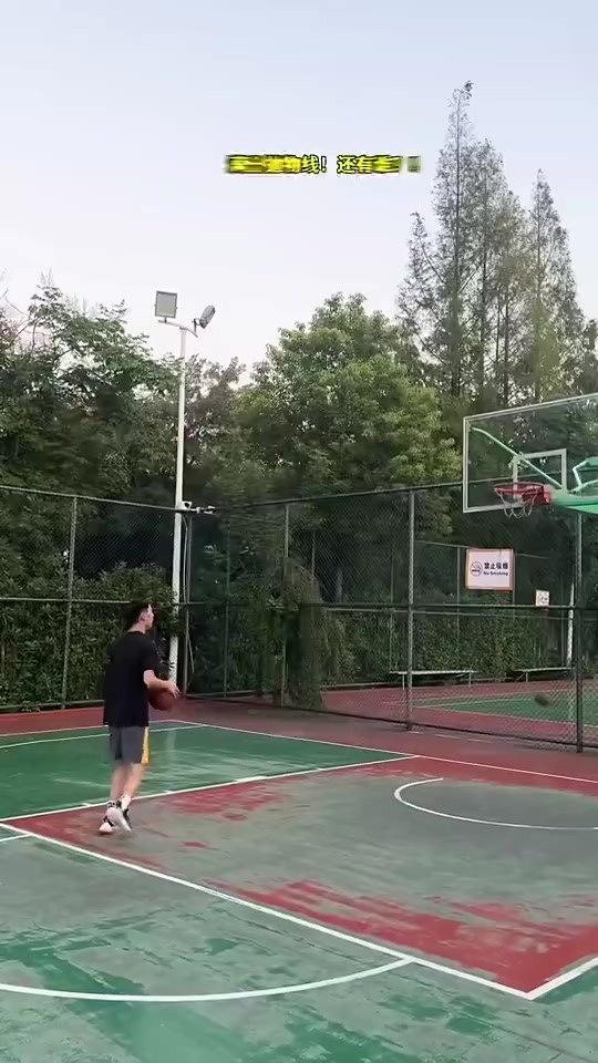 好家伙!这投篮弧度,文班骑着戈贝尔也盖不到啊😂